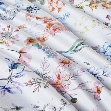 Комплект постільної білизни Білий з польовими квітами 200х230 см Комплект постільної білизни Білий з польовими квітами 200х230 см