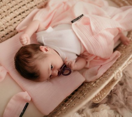 Подушка-кролик муслінова 20x30 см Powder Pink lullalove-7446 Подушка-кролик муслінова 20x30 см Powder Pink lullalove-7446